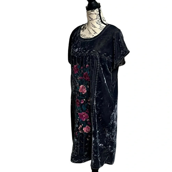 Chelsea & Theodore Black Crushed Velvet Embroidered Mini Dress Women’s S - Picture 3 of 10